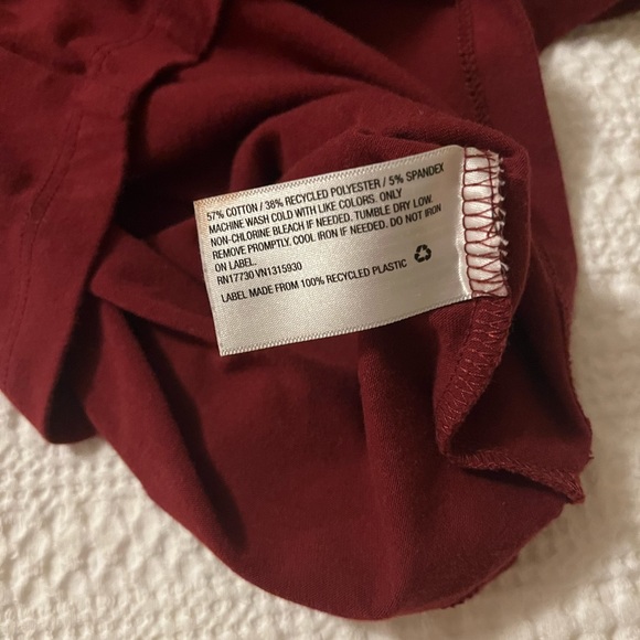 Set of cropped tees wild fable size small (olive green and maroon/red) - Picture 10 of 11